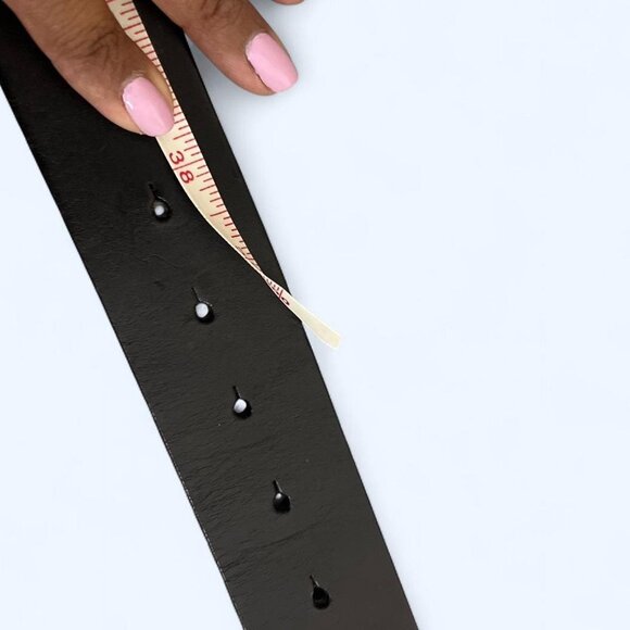 Michael Kors leather belt in black. Smooth genuine leather, classic buckle. Size - Picture 3 of 3